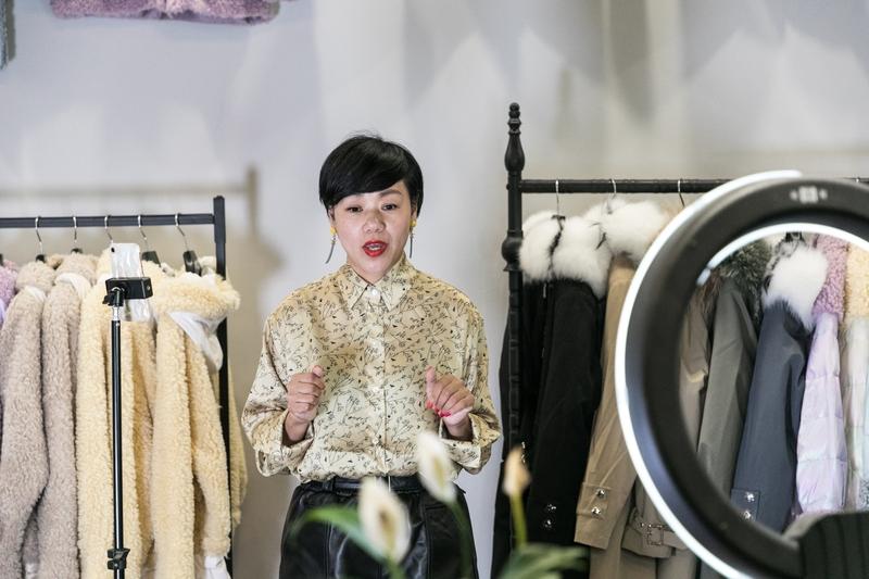 人到中年，到底要不要认真打扮自己？很多人觉得青春不再，打扮也没用，还费时间和钱。