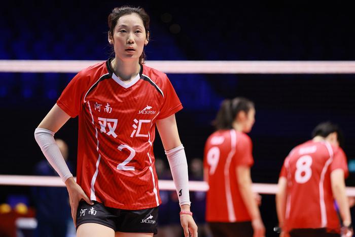 粗略统计，朱婷四局30分。决胜局加油！ 