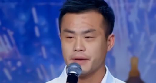 2000年，20岁犯人在狱中对女教官心生爱慕，大胆表白后，女教官递来一张纸条，这