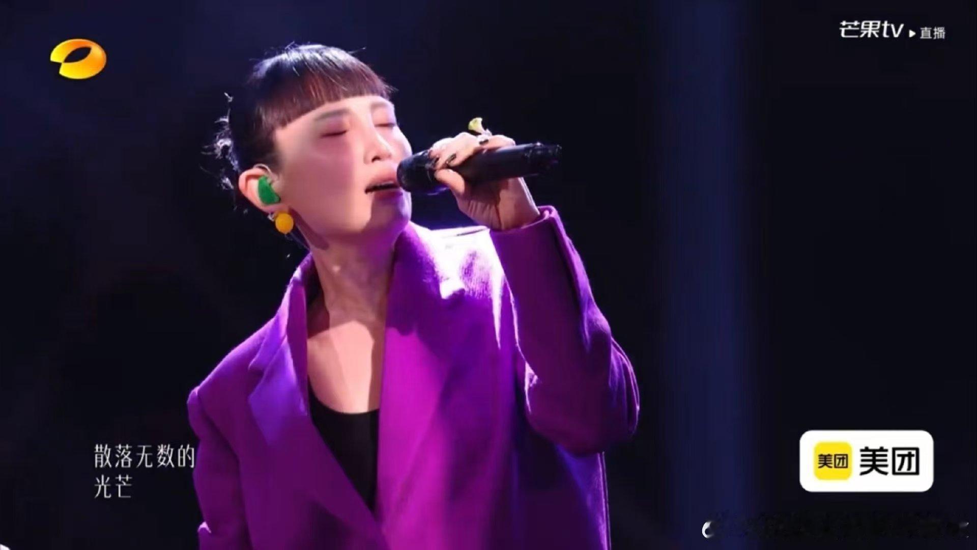 歌手排名魏如萱苏醒担任临时串讲人演播厅直接变成脱口秀现场！魏如萱苏醒临时出任串讲