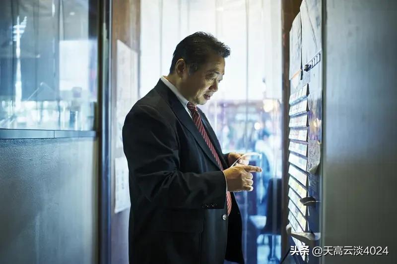 神探李昌钰的人生启迪 神探李昌钰的人生简直就是一部传奇。他凭借自己的努力，从一个