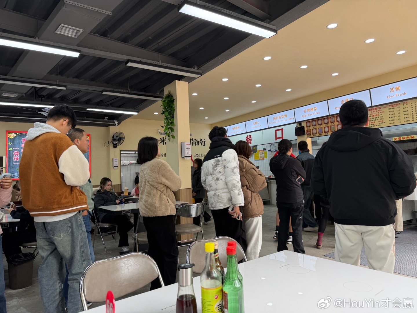 闪现福州 见到了久违的MEGA小银他在这里服役一年了第三年的车看着还是很新啊来福