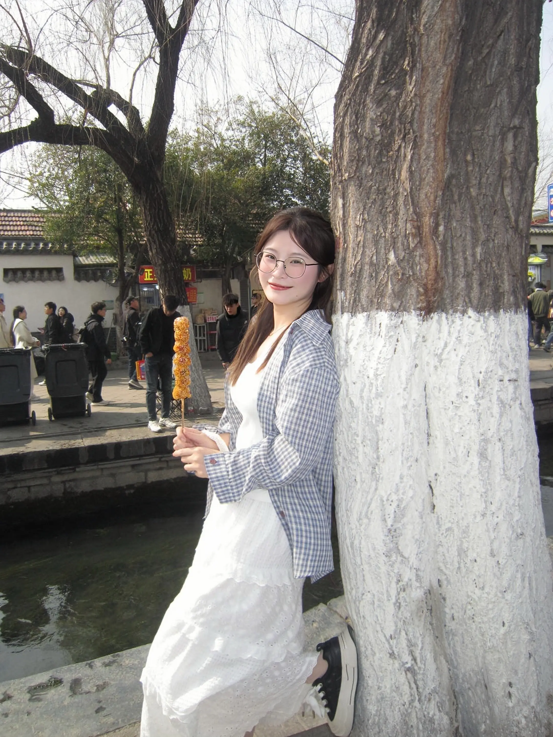 春知晓 梦蝴蝶 恰似你我那年。