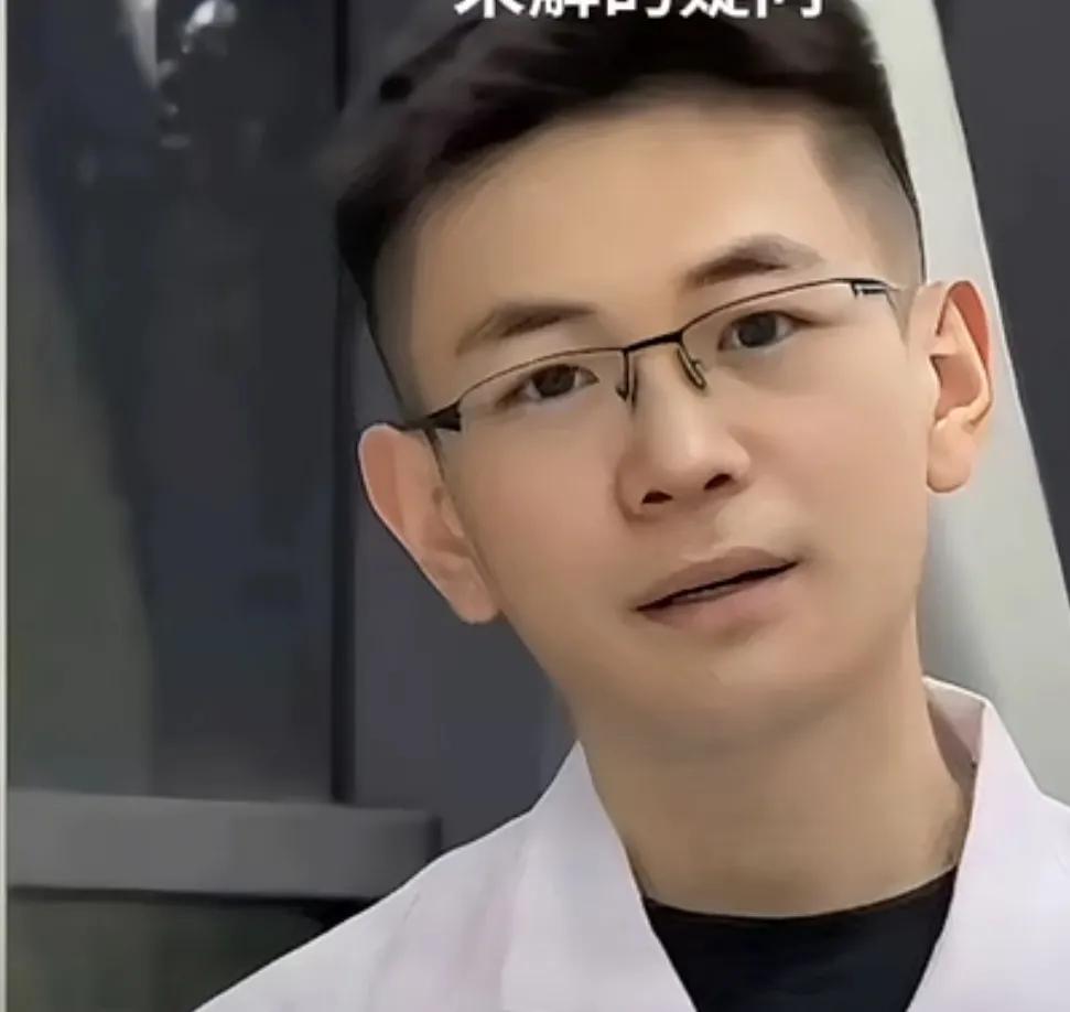 家人们姐姐们啊，今天看到罗妈妈直播，真的不忍心点开罗妈妈的直播间。
晚上8.58