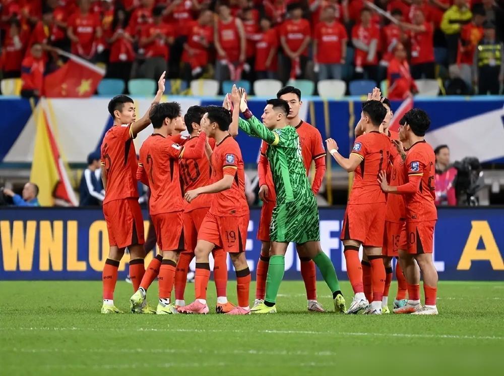 这种“富裕仗”中国足球真没怎么打过，3-0把越南踢到怀疑人生，简直是爽剧照进现实