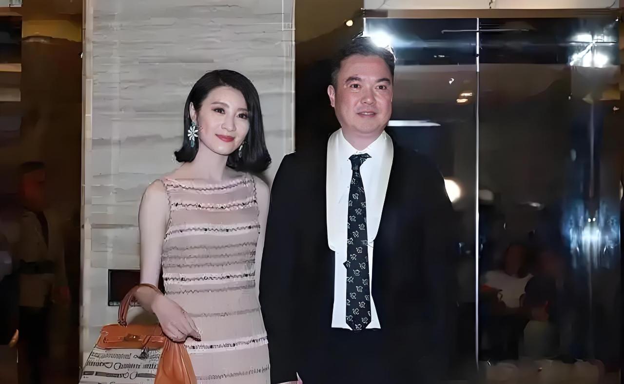 山顶20亿豪宅的灯光暗了？TVB双料视后林夏薇突遭破产呈请，金融才俊丈夫的亿元债