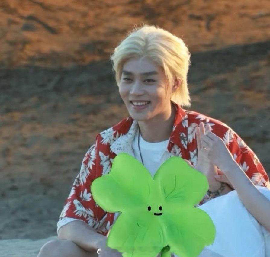 短国男顶柯淳生图，现在也在慢慢过渡到长剧了。有一种在长剧红了内娱就完了的感觉 