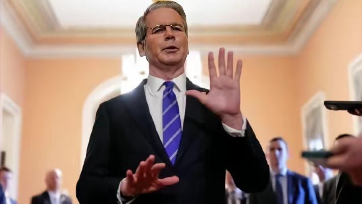 [浮云]要让其灭亡，必先令其疯狂！

这句话虽然听起来有些极端，但放到当前的国际