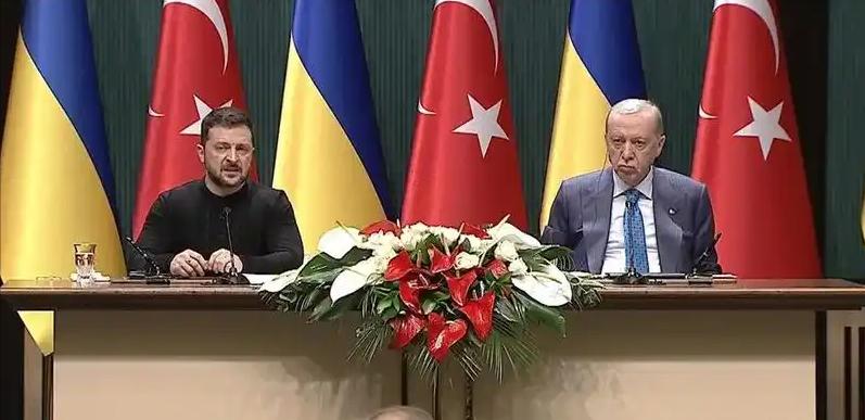 乌克兰总统泽连斯基这两天的一番“变脸式”操作，让不少人直呼看不懂。
明明前脚刚宣