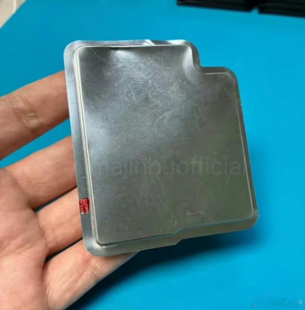 iPhone17Air电池曝光2900mAh电池？我都不敢想这一天得充多少回点，