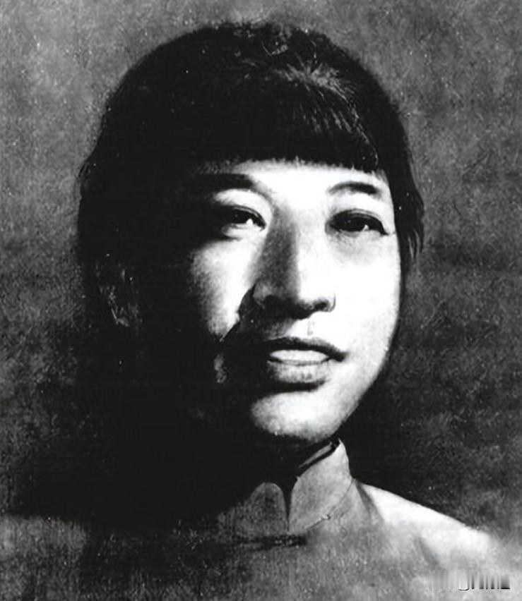 1928年9月19日，她被敌人带到刑场。他们将她衣服扒光，分开四肢绑在木桩上，开