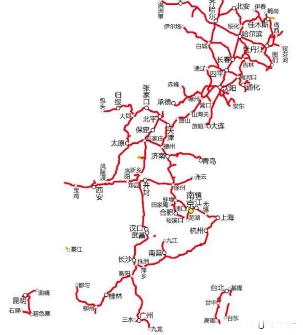 建国初期铁路网，想不到东北这么发达

民国时期，重要铁路：
京汉线，从北平到武汉