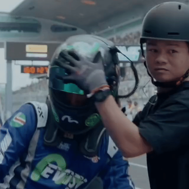 哈哈哈哈这还是连续剧呢？太丝滑了UNORACING