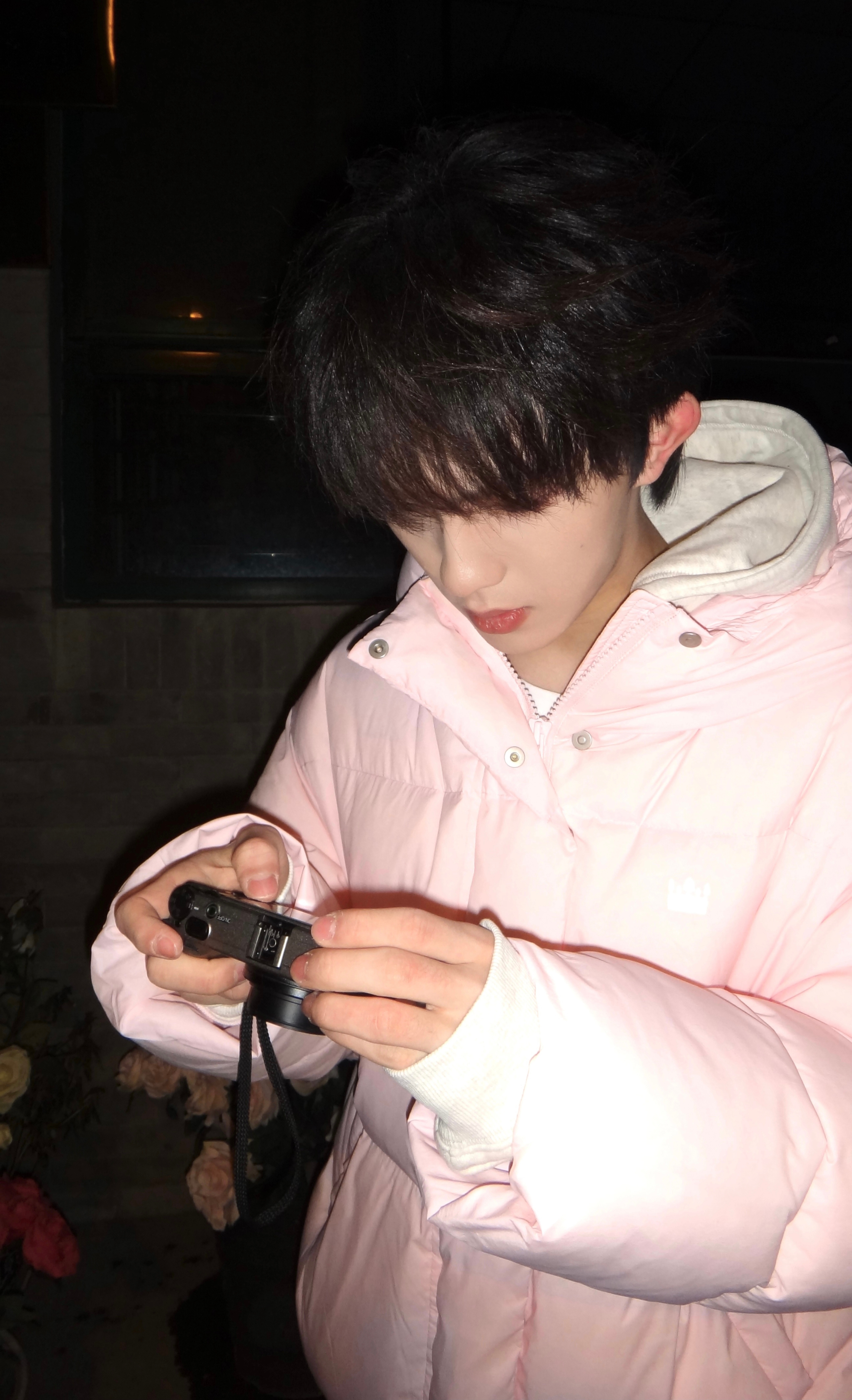 和男朋友夜晚散步 他说这儿很适合拍氛围感 包给你出片🥺 