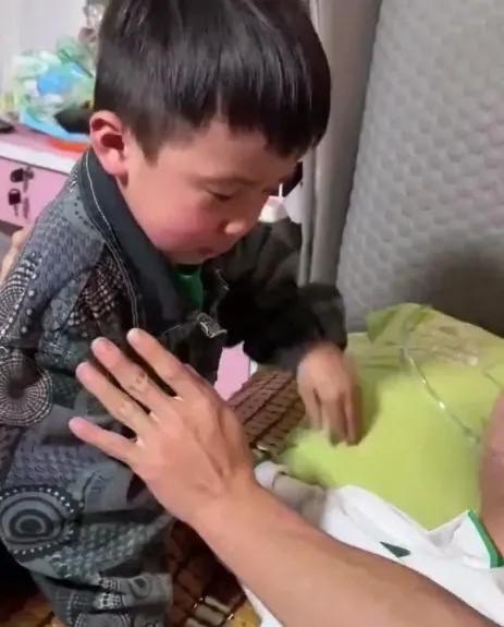 麻绳专挑细处断，厄运专找苦命人，这话在湖南一个小村庄里又应验了。一位单亲爸爸癌晚