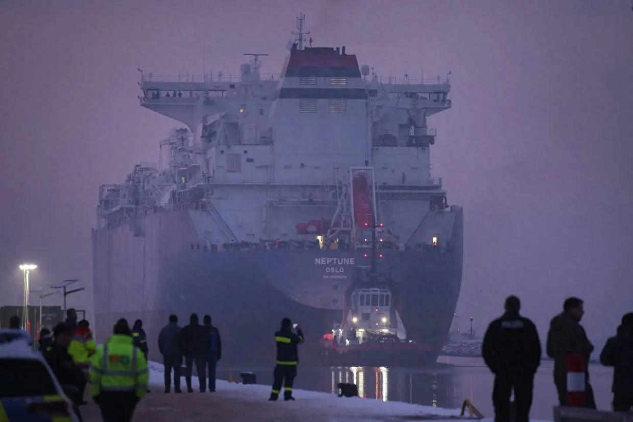 泽连斯基做梦料不到，乌盟友狂买1500万吨俄气，莫斯科豪赚几十亿

最近泽连斯基