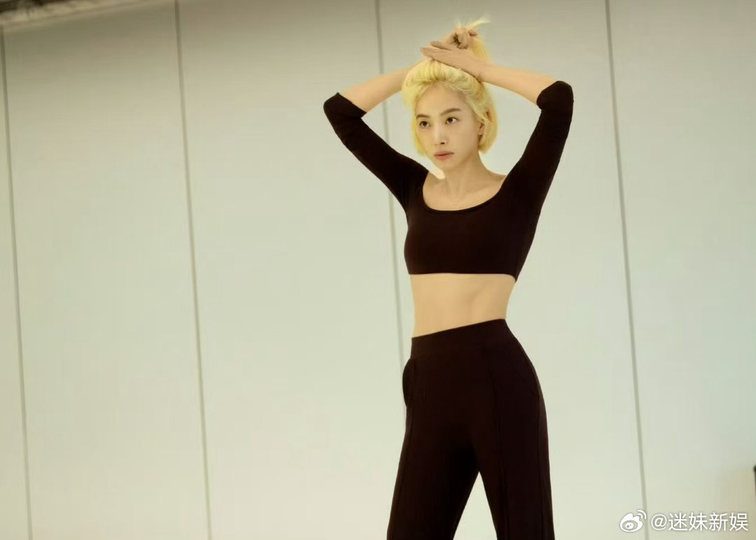 宋茜状态check宋茜黄短发宋茜状态check，好看， 