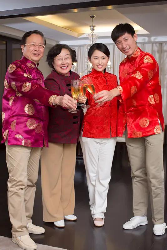 过年，于平淡中暗藏惊喜。
年已悄然流逝，这一年过得既平淡又愉悦，有心上人相伴，一