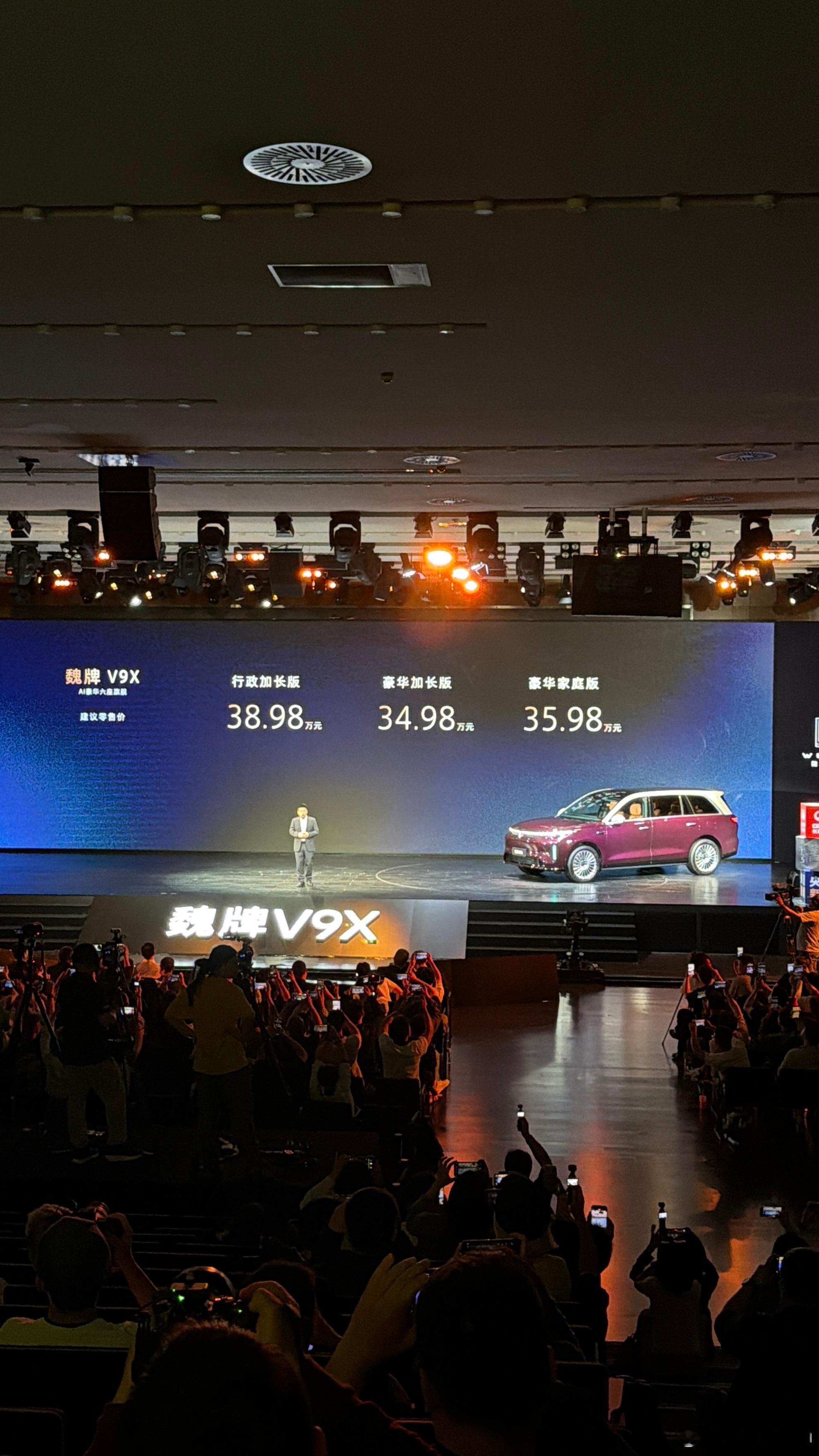 魏牌V9X顶配才38.98万，真是啥啥都有的一台车，空悬 CDC 后轮转向 VL