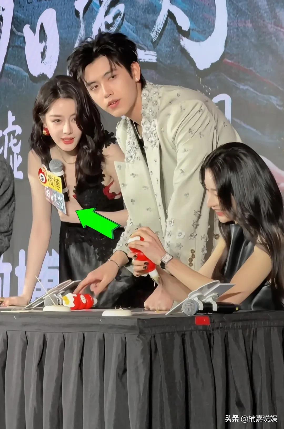 陈飞宇真是一个绅士又细心的大男孩，太有眼力见了，被陈凯歌夫妻俩养得真好！
他和热