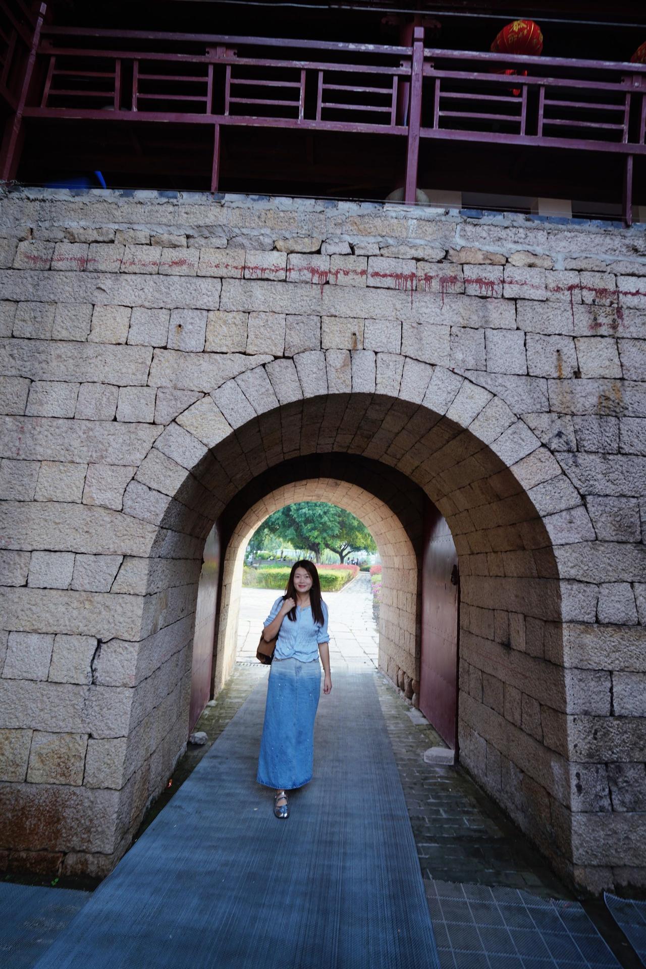 总想着跳出狭隘，活得更开阔一点。
就爱往古镇古村去，在慢时光里找回自己。
那日永