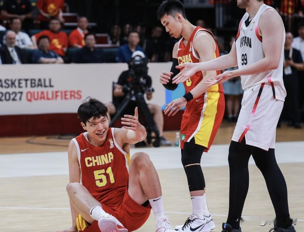 还是规划个外援吧！
今天中国男篮和日本男篮争夺世界杯资格的关键一战中，中国男篮以