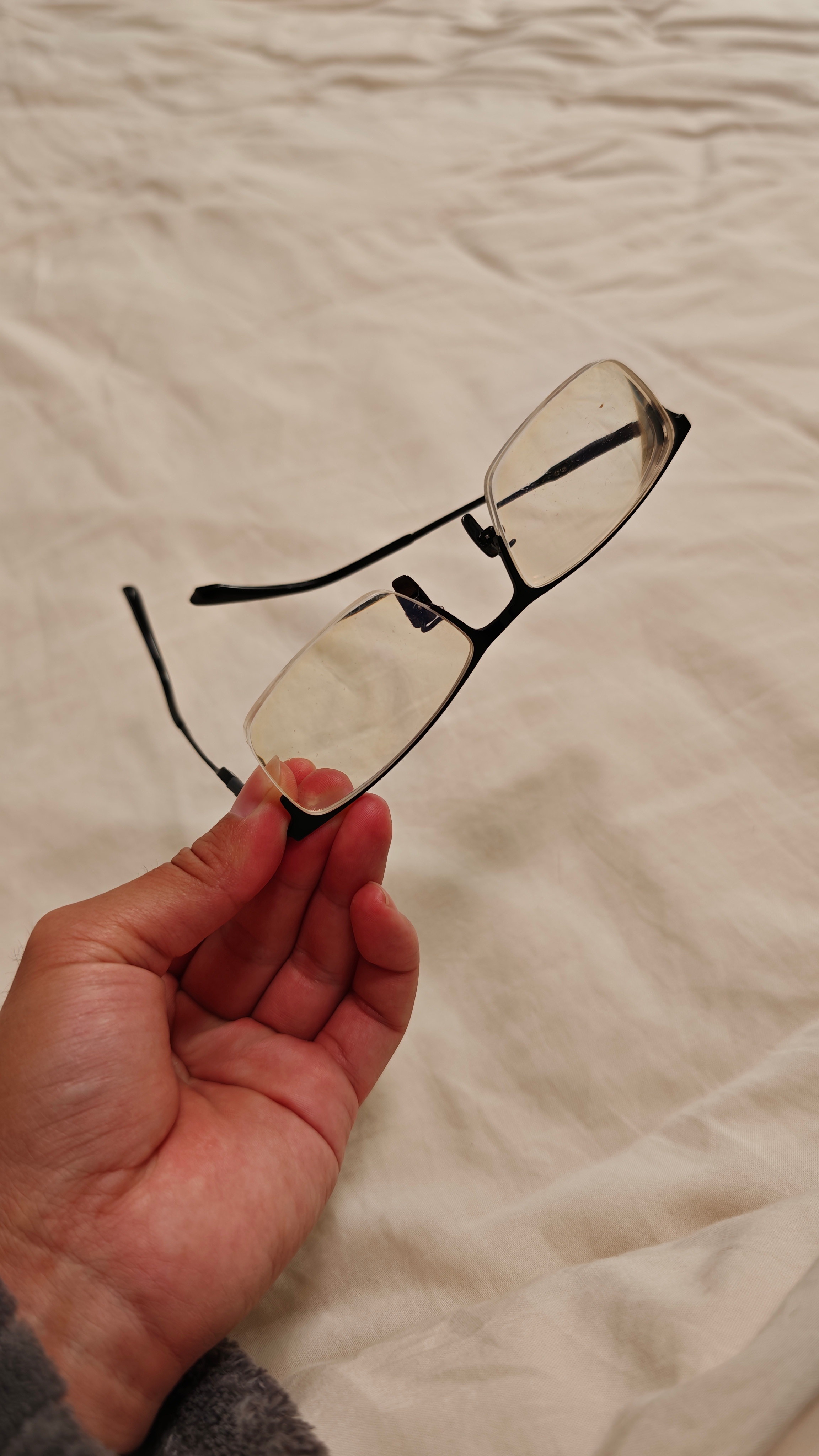 配眼镜 暴利我配的这副打5折2700多，进价是多少我也不知道，配250元的你会说