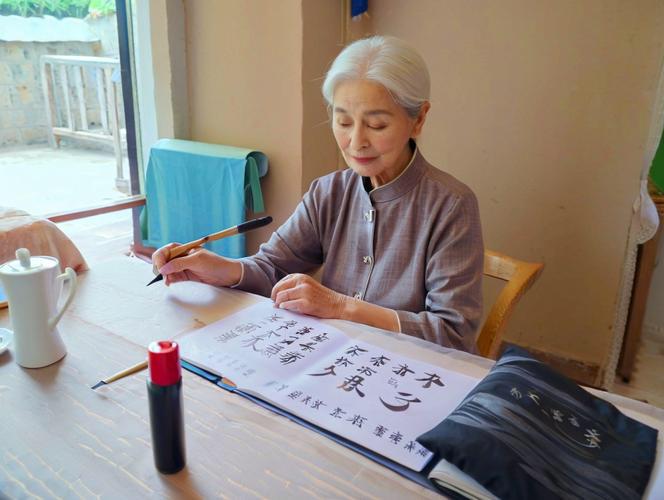 人的寿命无关年龄，百岁老人只要能自理，也是幸福，即使再年轻，吃喝拉撒需要人照顾，