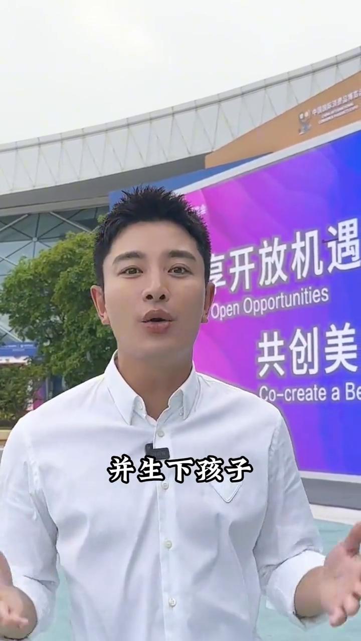 昔日爱人李晨。
谁都没想到忠厚深情的大黑牛李晨背后会有这么多段感情经历。最初他与