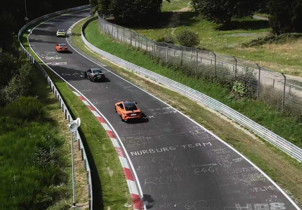 6月属于BMW M，这周挑战勒芒24小时耐力赛，下周决战纽博格林24小时耐力赛各