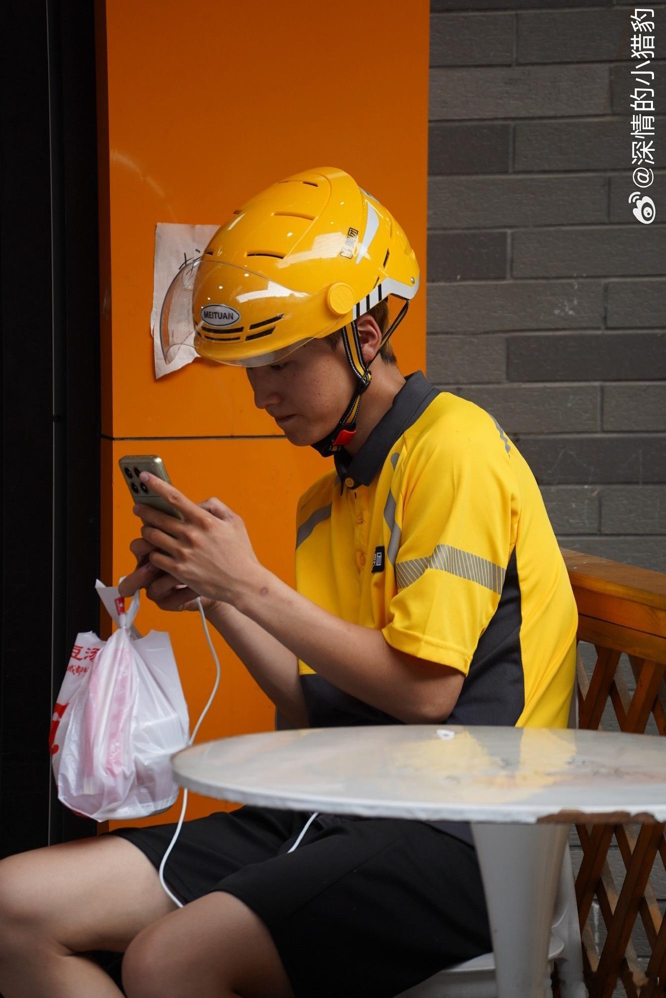 小哥·小憩 