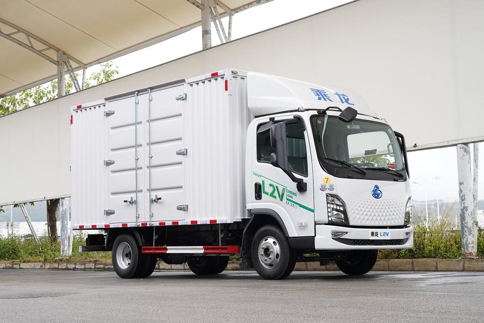 乘龙翼威2是一款电动轻型卡车，搭载宁德时代大电量电池包，450公里综合续航里程，