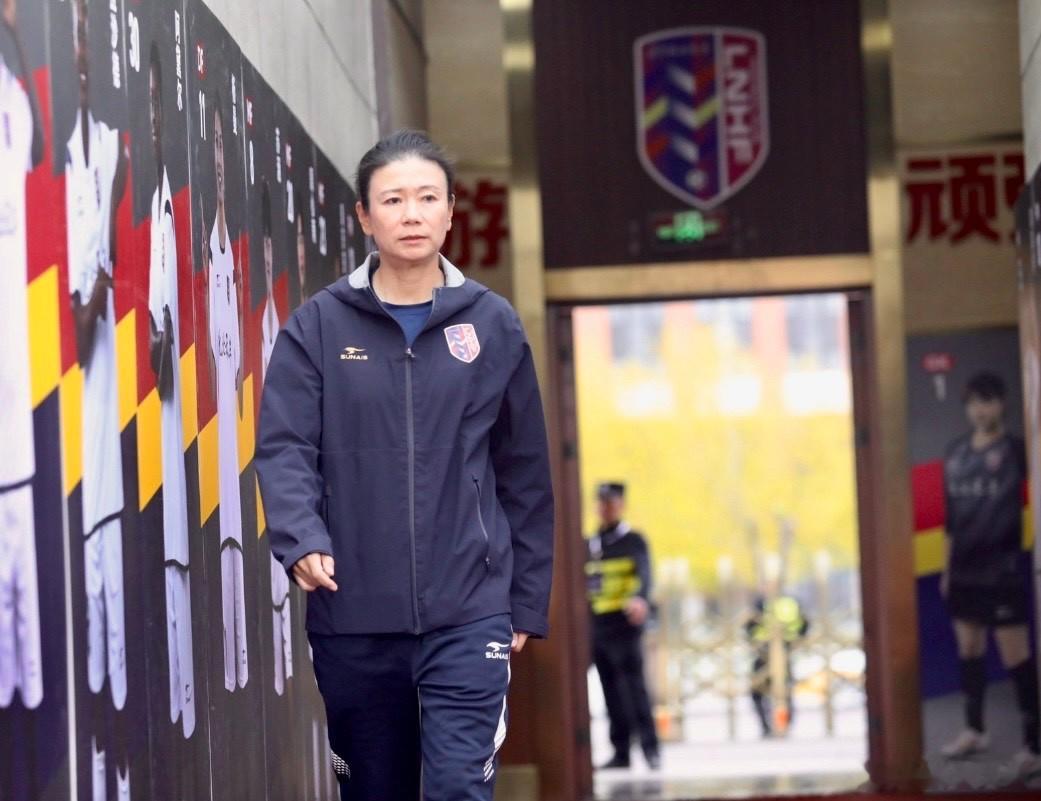 玫瑰绽放❤️威震八方❤️辽宁女足2:0击败广东女足迎开门红女足踢的真好，看台球迷