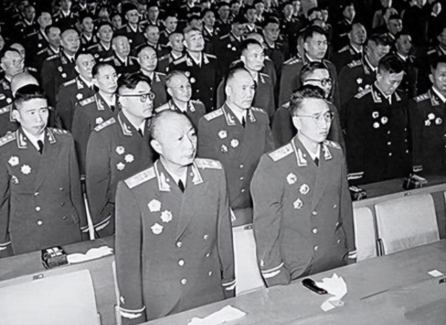 这位司令员被降为军长，1955年授衔时毛主席为何强调他必须授予上将资格
1951