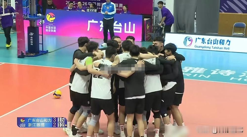 我勒个去！这五局球看得我速效救心丸都空了半瓶！
先送一局17-25当开胃菜是吧