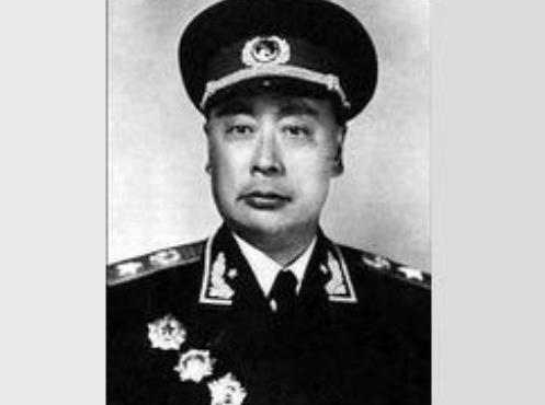 1937年，陈毅被叛徒诱骗下山，途中他觉得口渴，于是拐到一农户家里喝水，却因为农