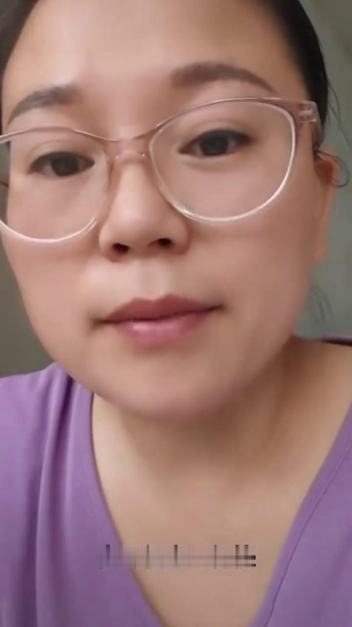 做人莫把良心丧。
你知道占尽便宜死得快的下一句是什么吗？占尽便宜死得快，报应留给