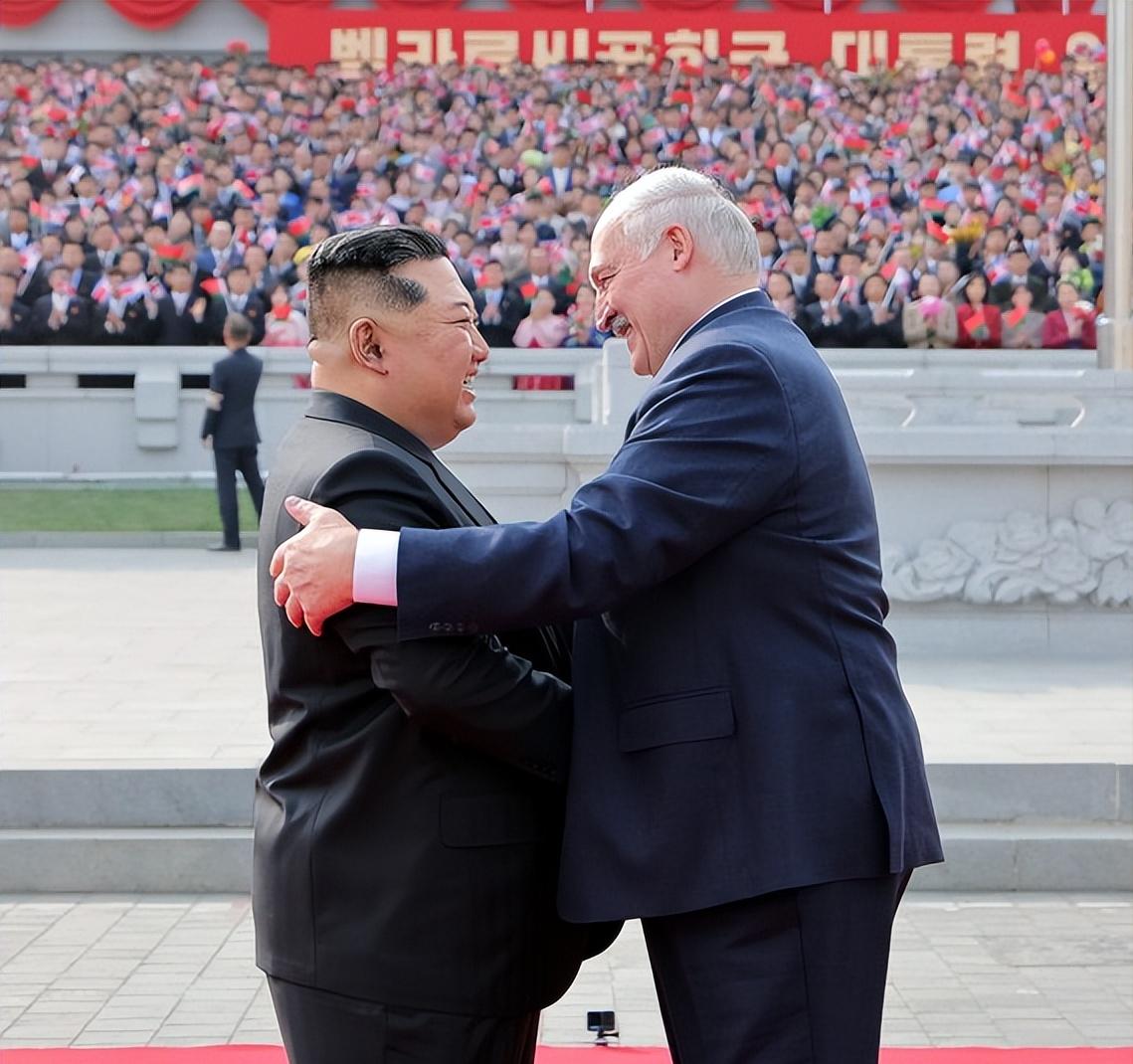 就在刚刚，
 
朝中社突然宣布了，
 
3月26日，应朝鲜国务委员长金正恩邀请，