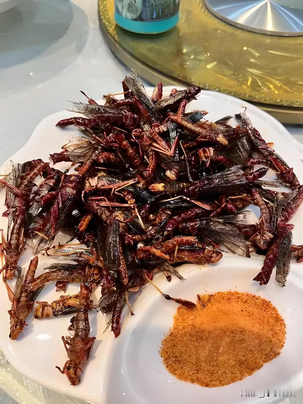 小时候是没想过这玩意还能炸着吃、烤着吃，吃过的举手🙋‍♂️
小时候草地里面，遍