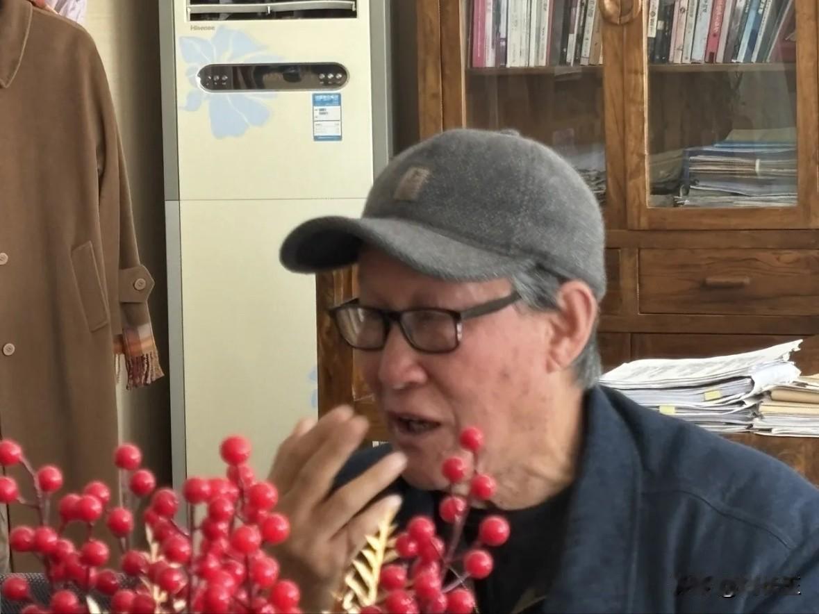 【李存修与岱崮地貌的不解之缘】

李存修，中国当代知名旅行家、作家，更是被评为“