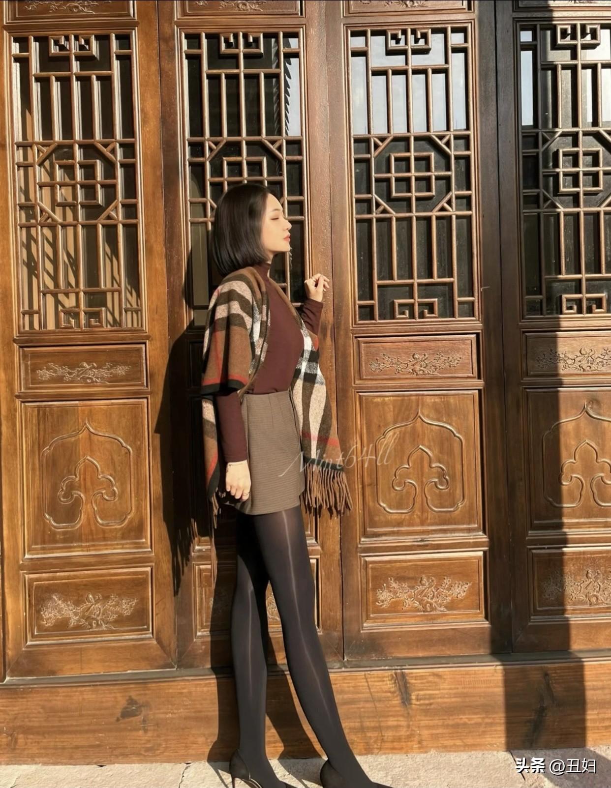 又纯又欲的女生，究竟有多招人喜欢纯欲美女穿搭秋冬穿氛围感直接拉满。宽松版型显瘦舒