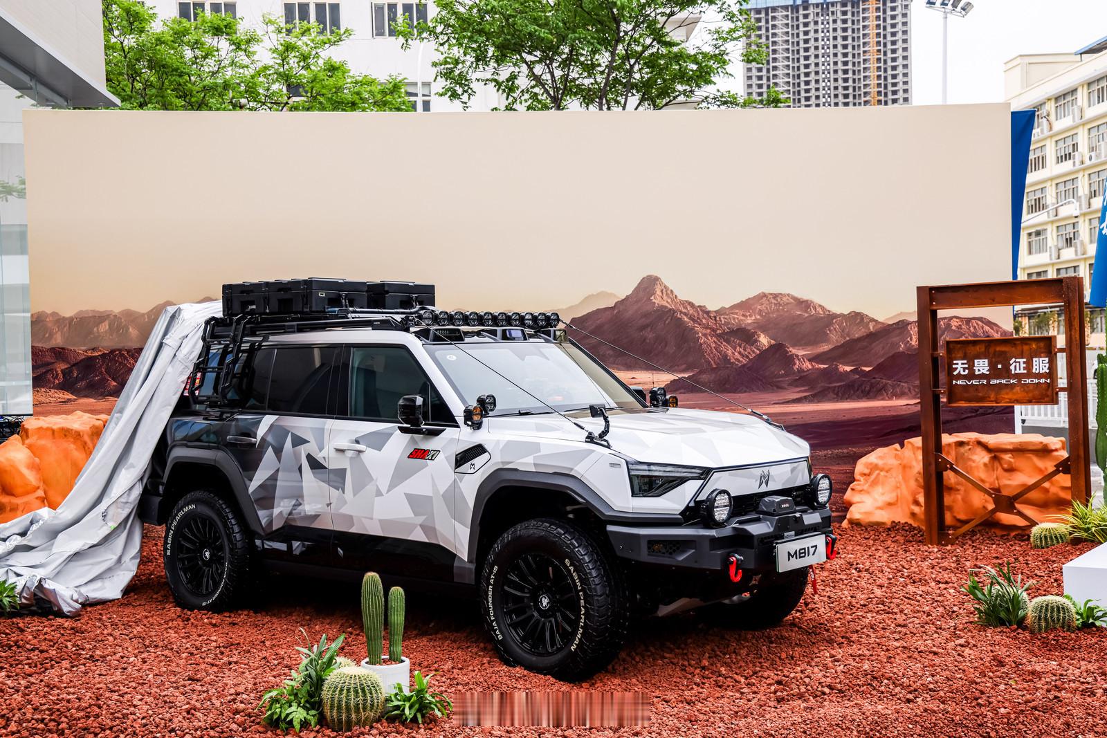 4月20日猛士春季焕新发布会，有个细节我觉得挺关键——华为乾崑的logo，第一次