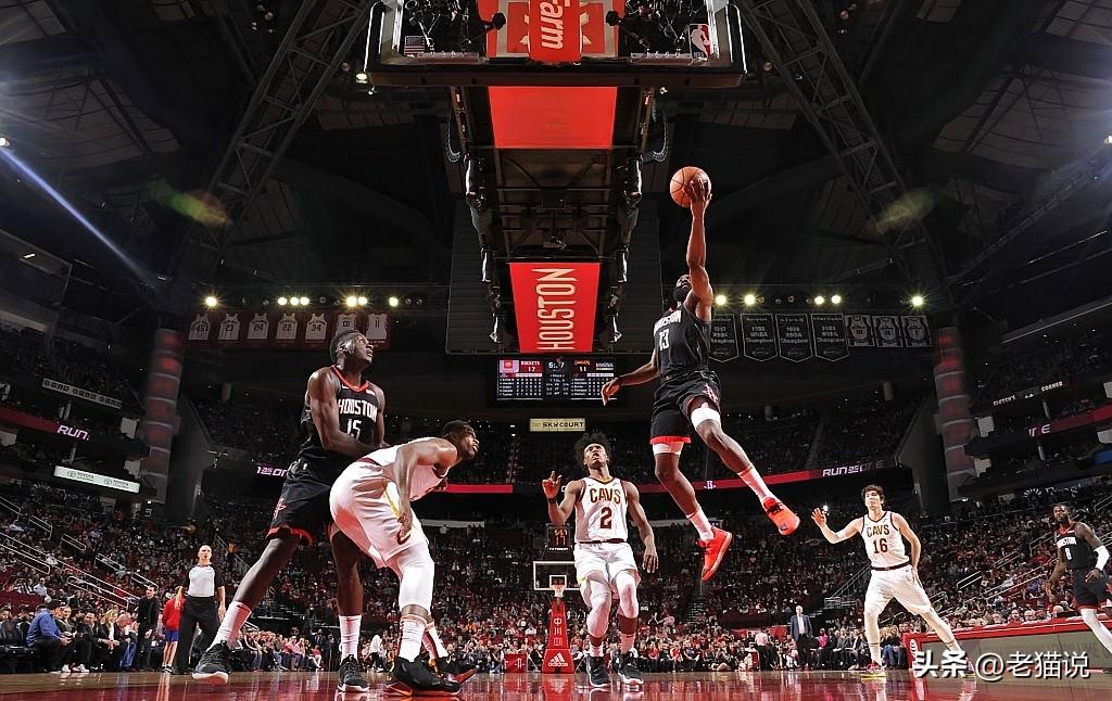 球迷们看过来！克利夫兰骑士目前以46胜33负的战绩，在东部联盟中排名第5，还迎来