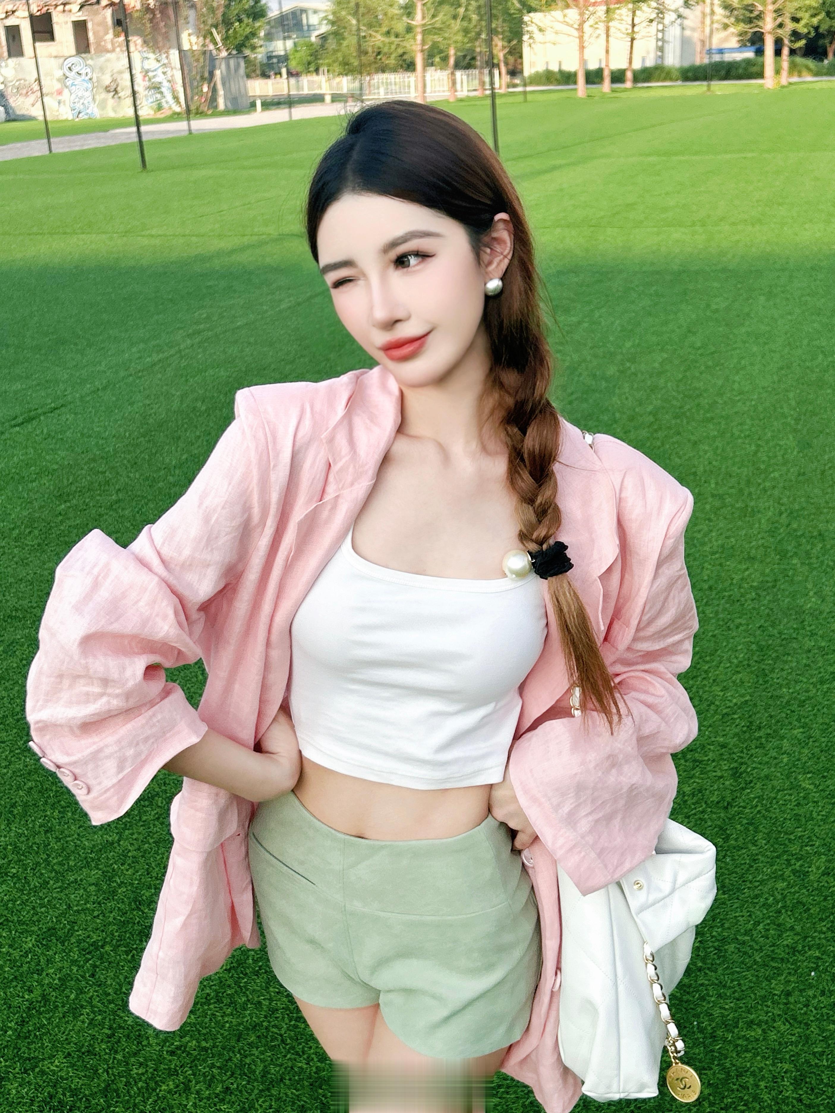 这个夏末最后的多巴胺🍭#今天穿什么##ootd#  ​​​