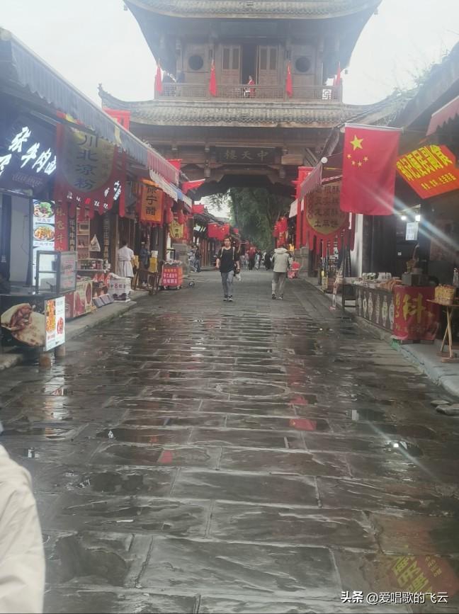 说起阆中古城，首先就想到张飞牛肉，这是阆中古城的金字招牌，无人不知无人不晓。
