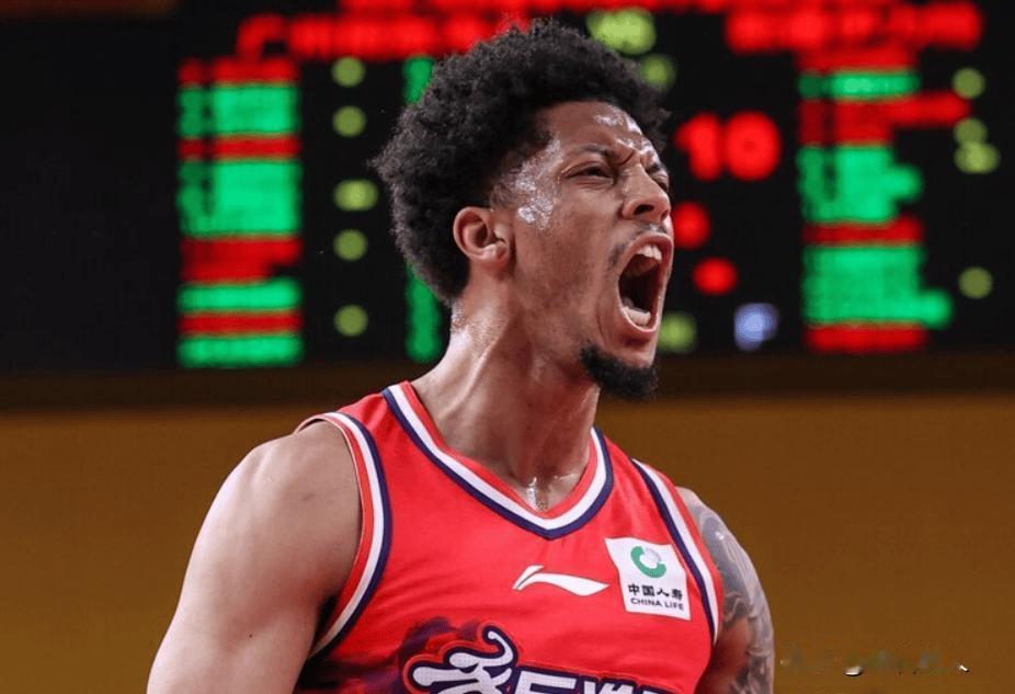 威金顿带队战胜老东家新疆，22+13扛起球队前进



威金顿这赛季来到广州，作