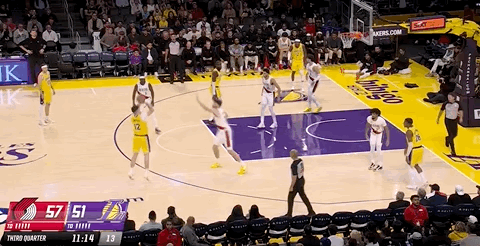 拉拉维亚三分还是没有，湖人三分球：13中1 ​​​