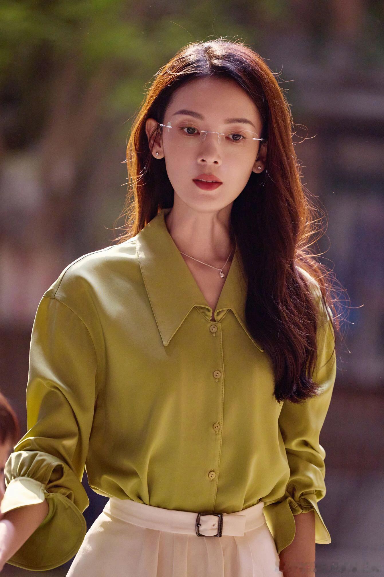 #陈瑶白晓荷有姐感了#陈瑶下部剧能不能演个姐弟恋啊！《玫瑰的故事》这两集里，陈瑶