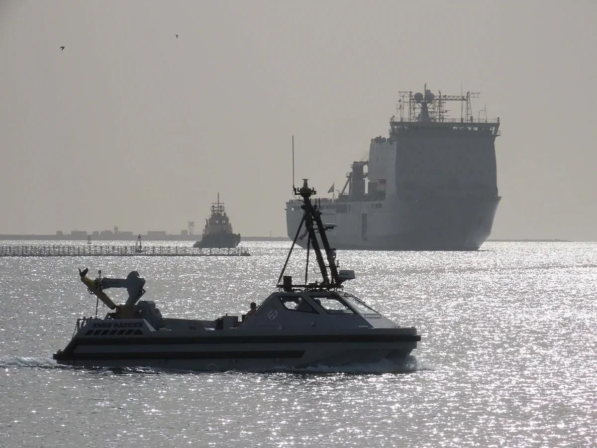 英法联军要下场了？
有报道称，英国和法国将牵头开展一项国际行动，旨在重新开放霍尔