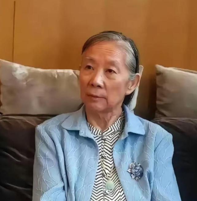 今年81岁的林豆豆，一个人住在北京老城区的老房子里。既不碰智能手机，也从不上网，